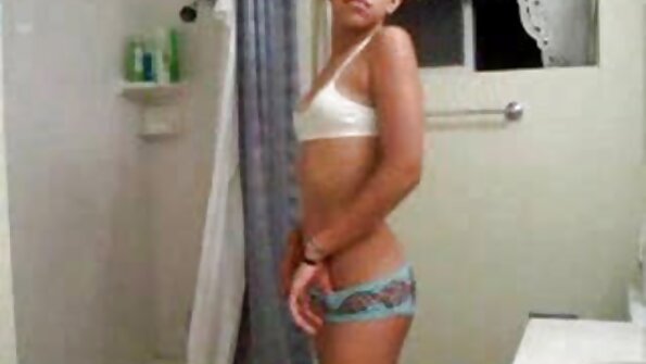 A bimbo jeung set seksi tits muka nepi suku nya jeung manéhna jacks off